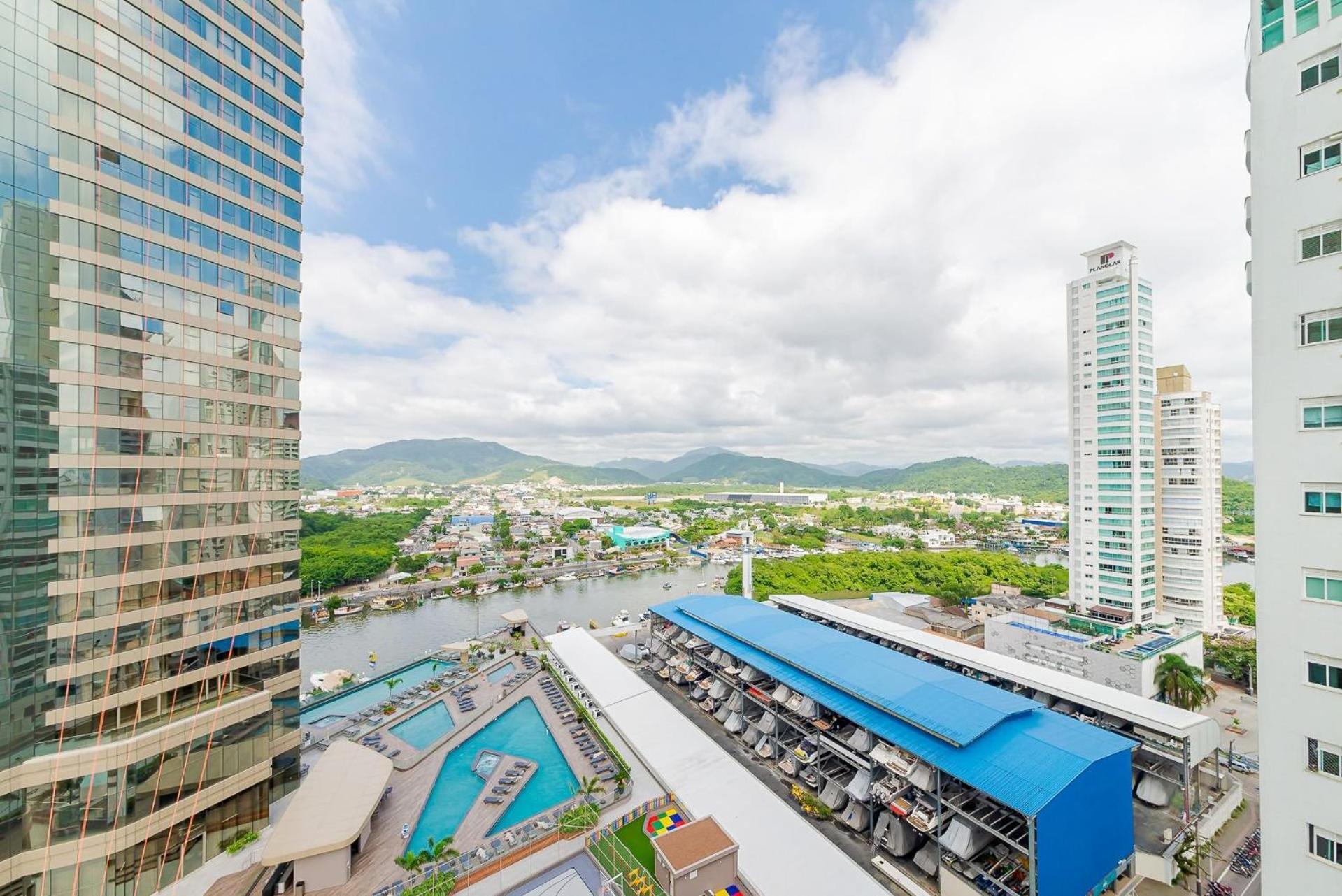 Apto Amplo 1Suite Mais 2Quartos - Quadra Mar 50M Da Praia - Somente Familiares Balneário Camboriú Екстериор снимка